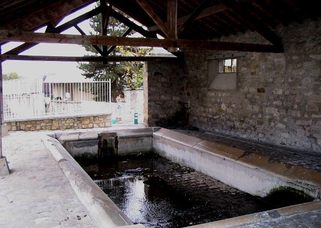 Melun seine et marne le lavoir de la fontaine saint liesne