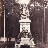 Melun seine et marne le monument aux morts de 1870 cpa