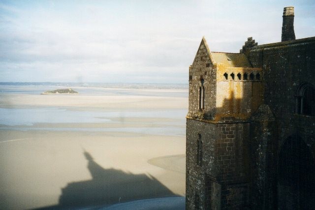 Mont saint michel (manche) les remparts dec 2001 