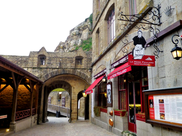 Mont saint michel manche l auberge de la mere poulard