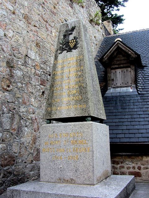 Mont saint michel manche l eglise saint pierre le monument aux morts 14 18