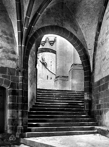 Mont saint michel manche l eglise saint pierre salle des gardes cpa