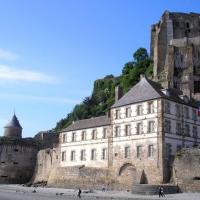 Mont saint michel manche la tour gabriel et la caserne