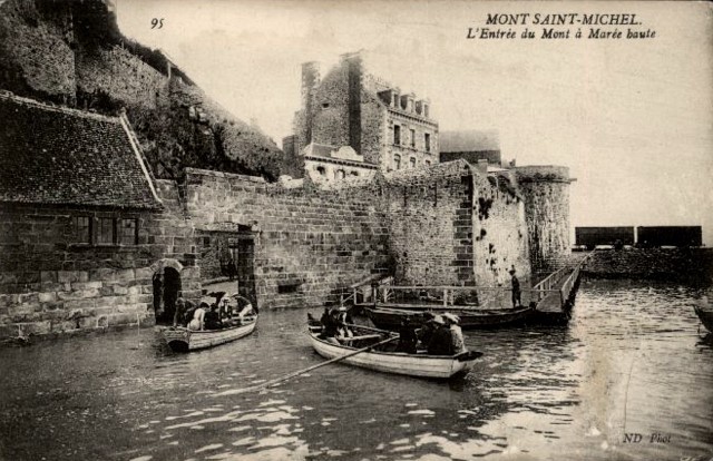 Mont saint michel manche le mont l entree a maree haute cpa