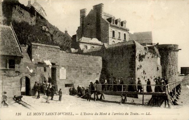 Mont saint michel manche le mont l entree cpa