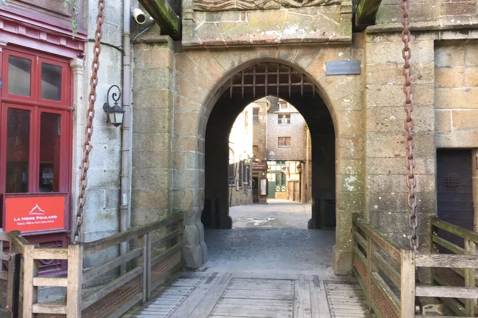 Mont saint michel manche le mont la rue