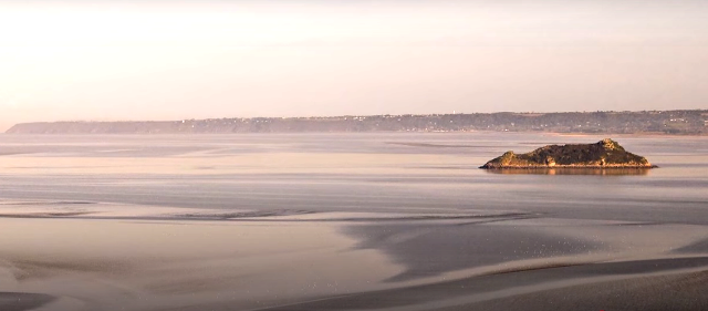 Mont saint michel manche le rocher de tombelaine