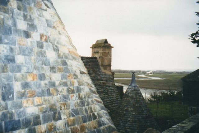 Mont saint michel manche les remparts dec 2001