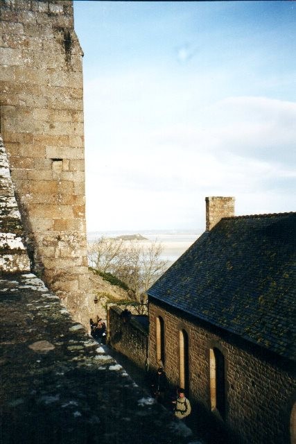 Mont saint michel manche les remparts dec 2001