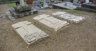 Montfaucon (Aisne) Cimetière tombes de Tillancourt