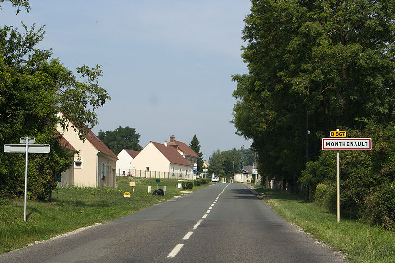 Monthenault (Aisne) Entrée du village