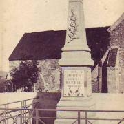 Montigny-les-Condé (Aisne) CPA Monuments aux morts