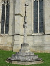 Montjavoult oise calvaire devant l eglise 