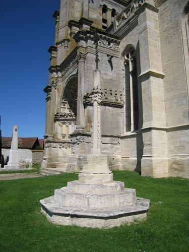 Montjavoult oise calvaire devant l eglise