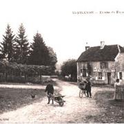 Montlevon (Aisne) CPA Entrée du village et place