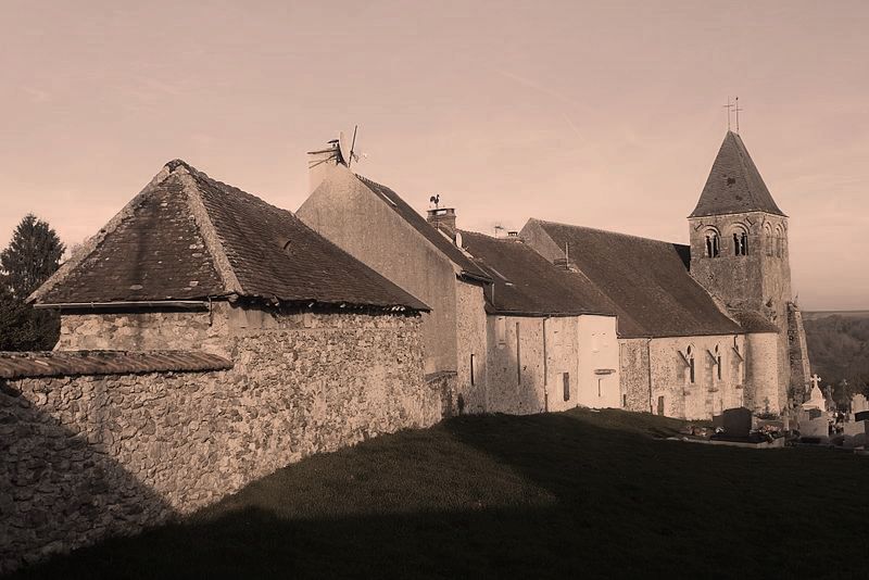 Montlevon (Aisne) CPA L'église et les maisons attenantes