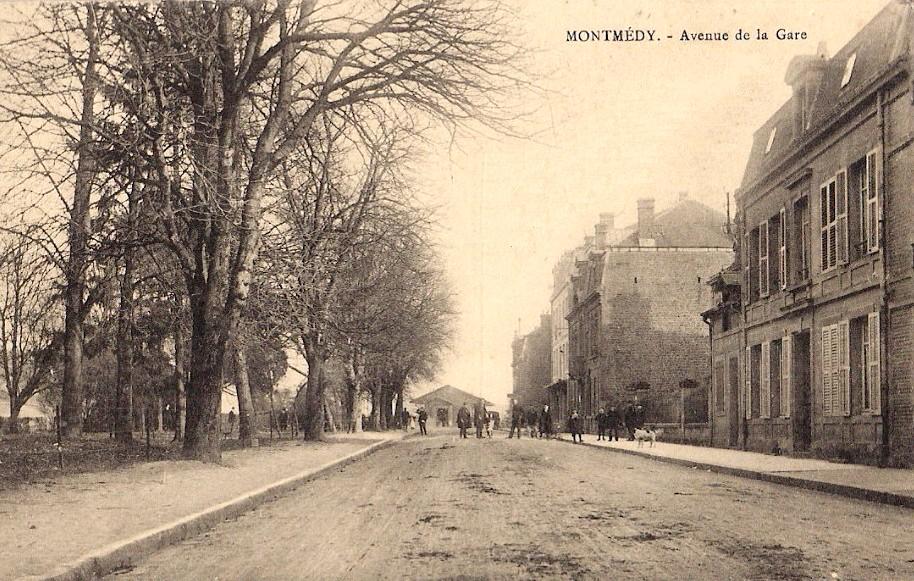 Montmédy (Meuse) L'avenue de la Gare CPA