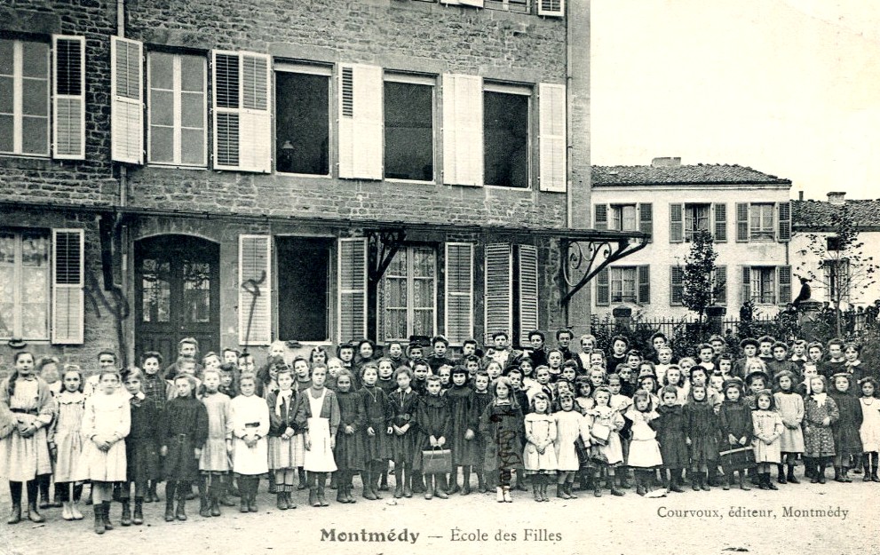 Montmédy (Meuse) L'école de filles CPA