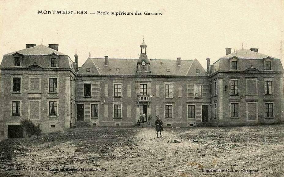 Montmédy (Meuse) L'école de garçons CPA