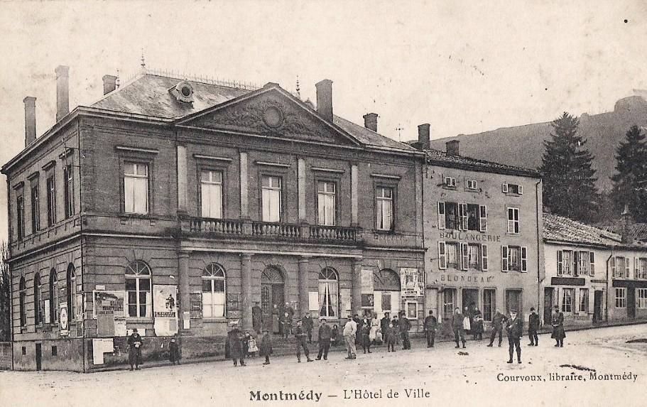 Montmédy (Meuse) L'hôtel de ville CPA