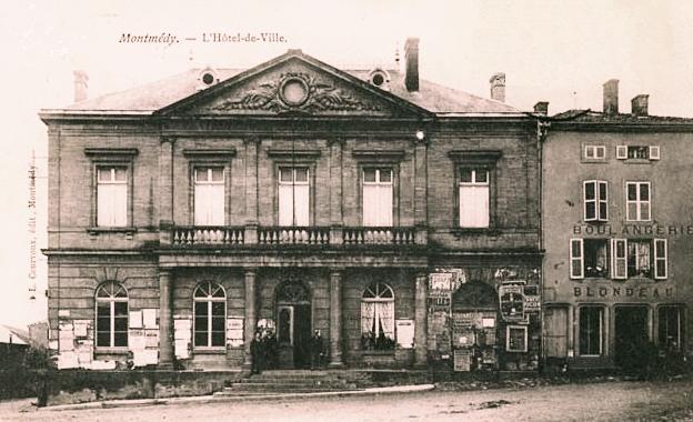 Montmédy (Meuse) L'hôtel de ville CPA