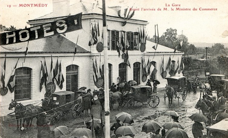 Montmédy (Meuse) la gare avant l'arrivée du ministre CPA