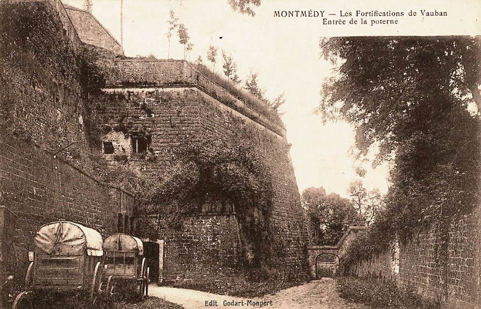 Montmédy (Meuse) La poterne CPA