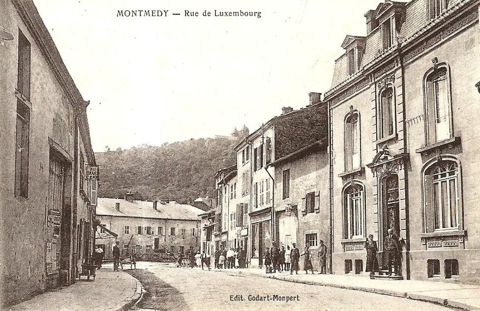 Montmédy (Meuse) La rue de Luxembourg CPA