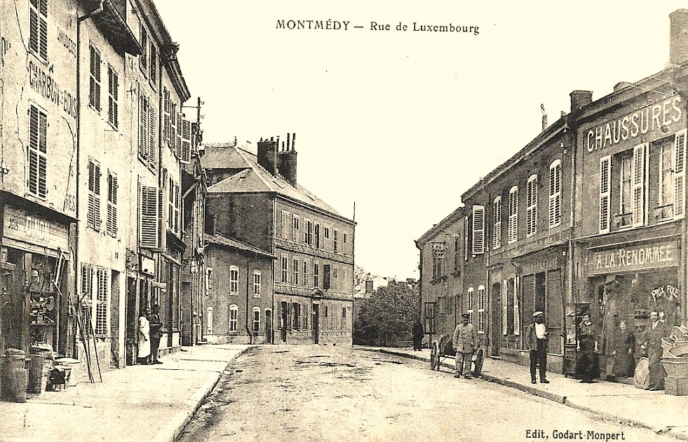 Montmédy (Meuse) La rue de Luxembourg CPA