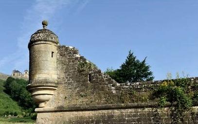 Montmédy (Meuse) La rue Neuve, une échauguette