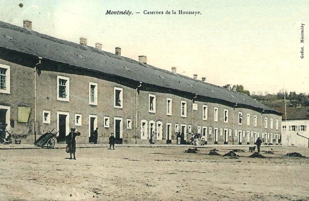 Montmédy (Meuse) Les casernes de La Houssaye CPA