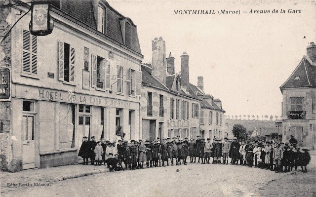 Montmirail (51) L'avenue de la gare CPA