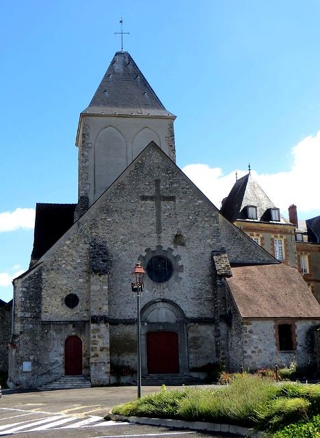 Montmirail (51) L' église Saint-Etienne