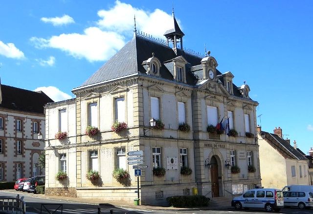 Montmirail (51) L Hôtel de Ville