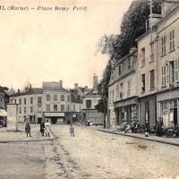 Montmirail (51) La place Rémy Petit CPA