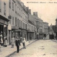 Montmirail (51) La place Rémy Petit CPA