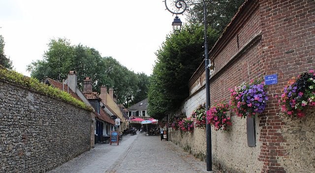 Montreuil pas de calais la rue du clape en bas