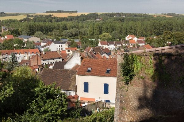 Montreuil pas de calais la ville basse vue des remparts