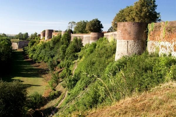 Montreuil pas de calais les remparts