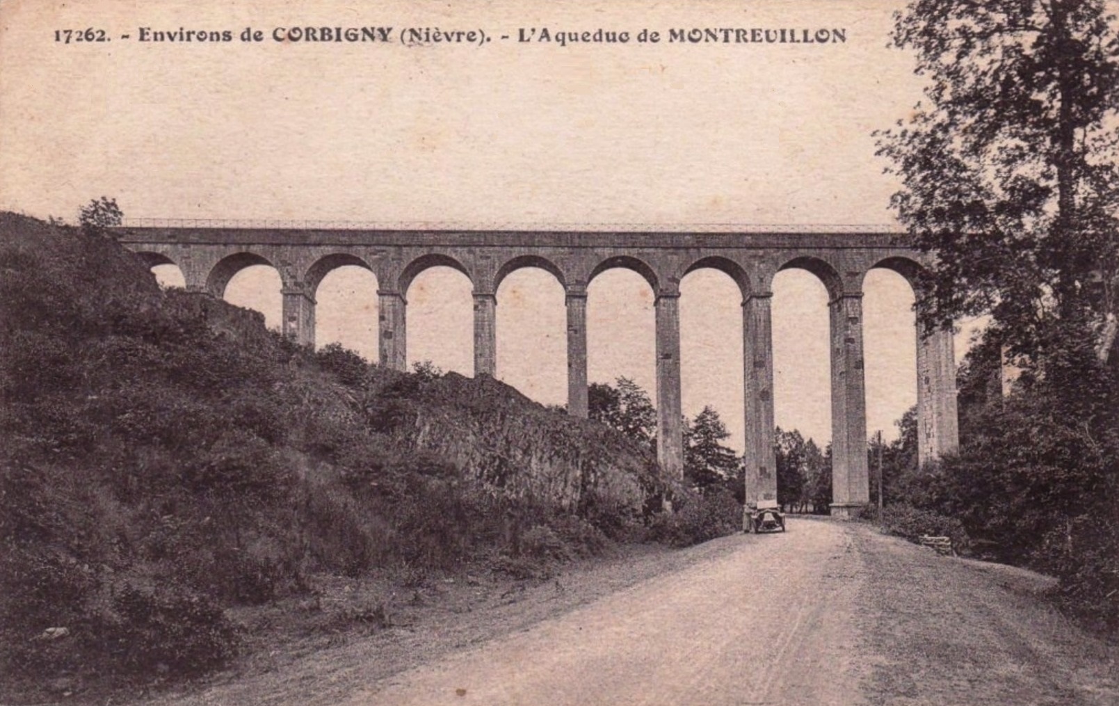 Montreuillon (Nièvre) L'aqueduc CPA
