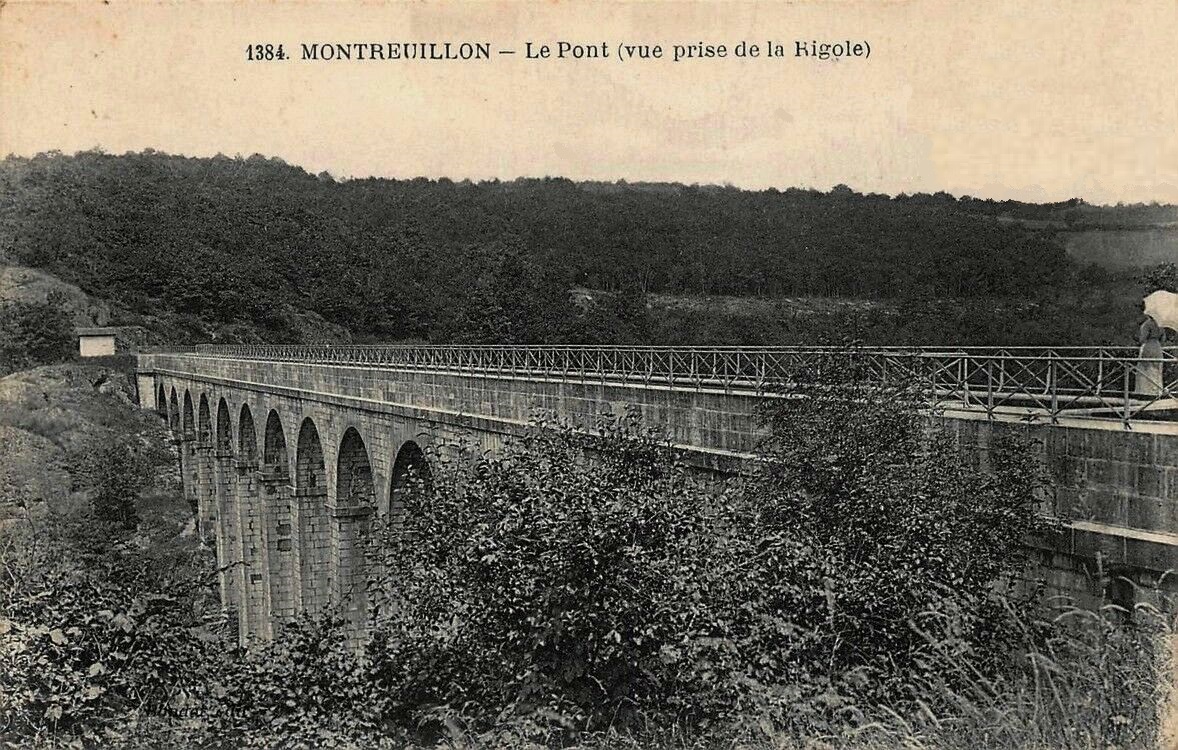 Montreuillon (Nièvre) L'Aqueduc CPA