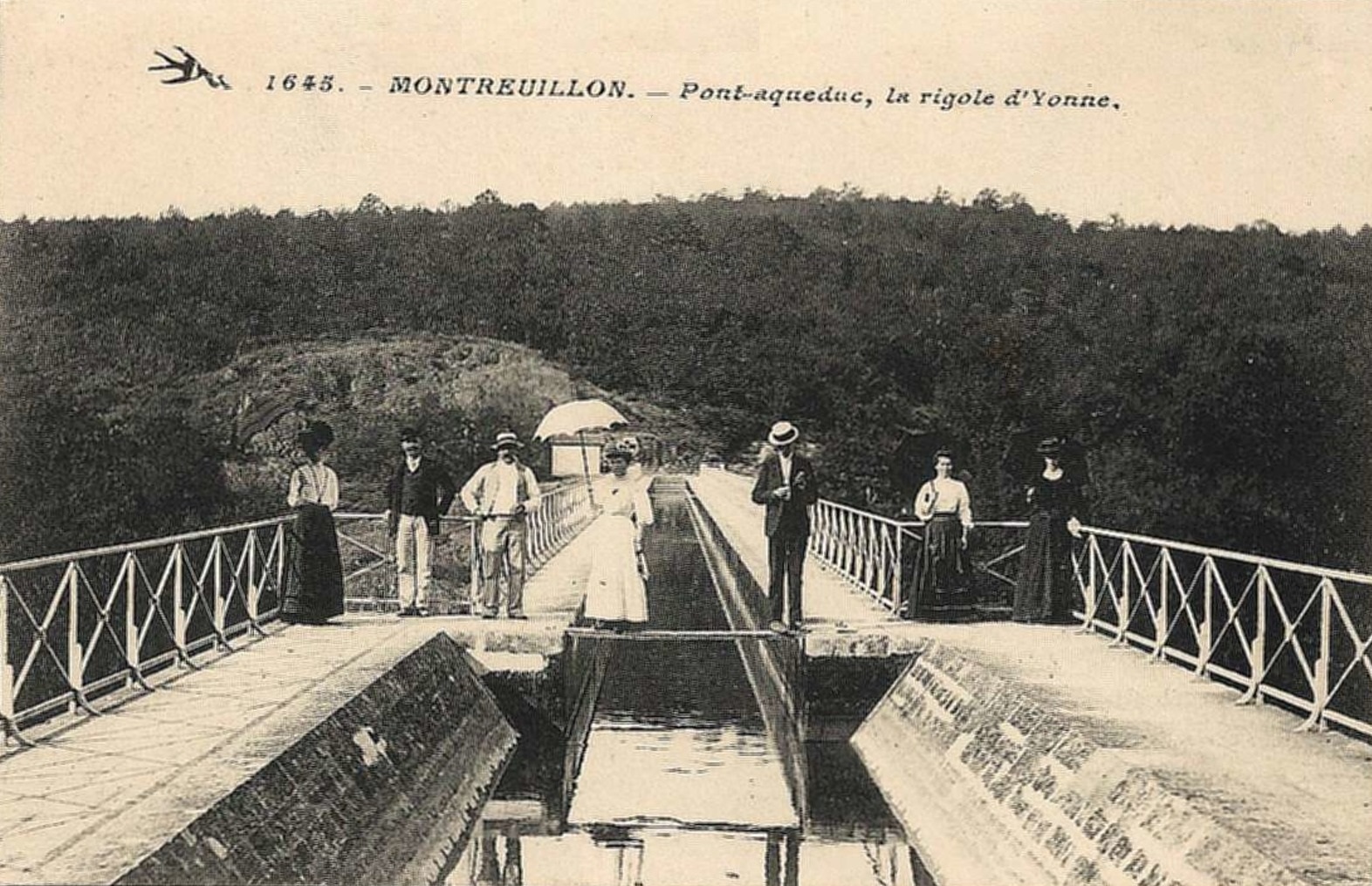 Montreuillon (Nièvre) L'Aqueduc CPA