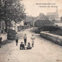 L'entrée du bourg CPA