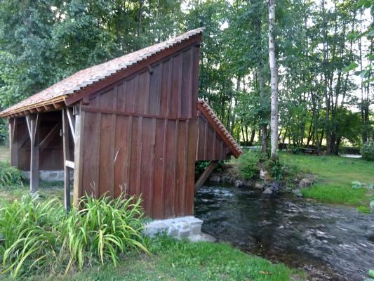 Montreuillon (Nièvre) Le lavoir