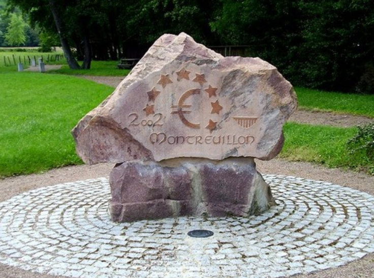 Montreuillon (Nièvre) Le monument de l'euro