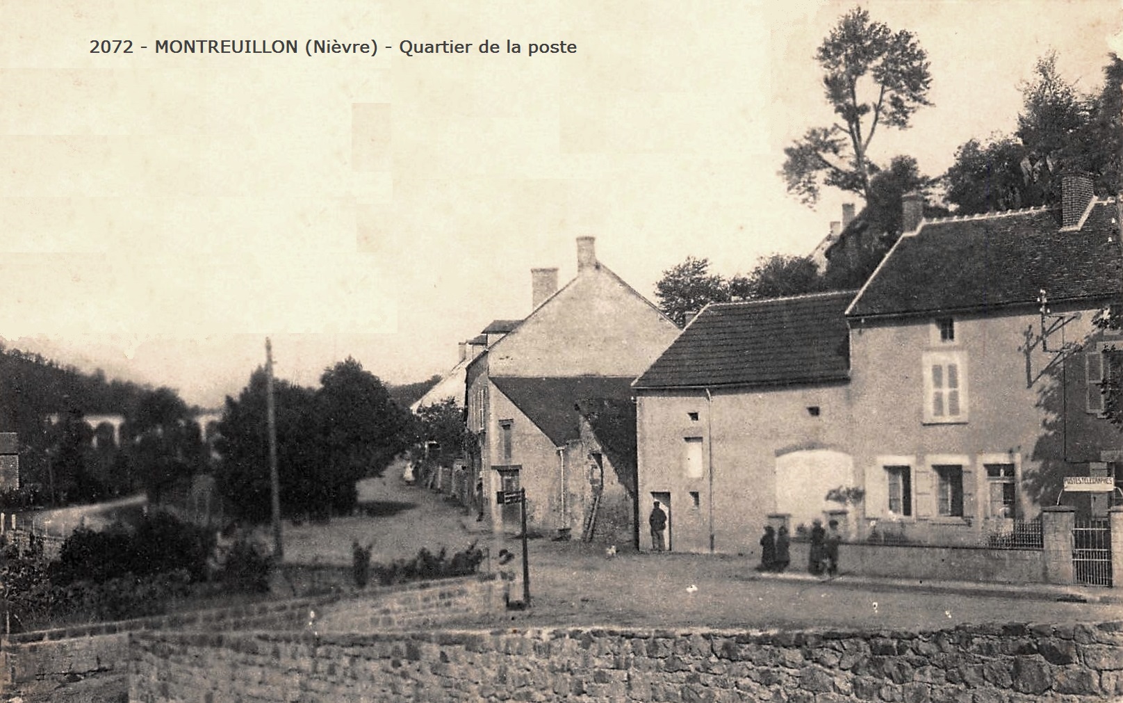 Montreuillon (Nièvre) Le quartier de La Poste CPA