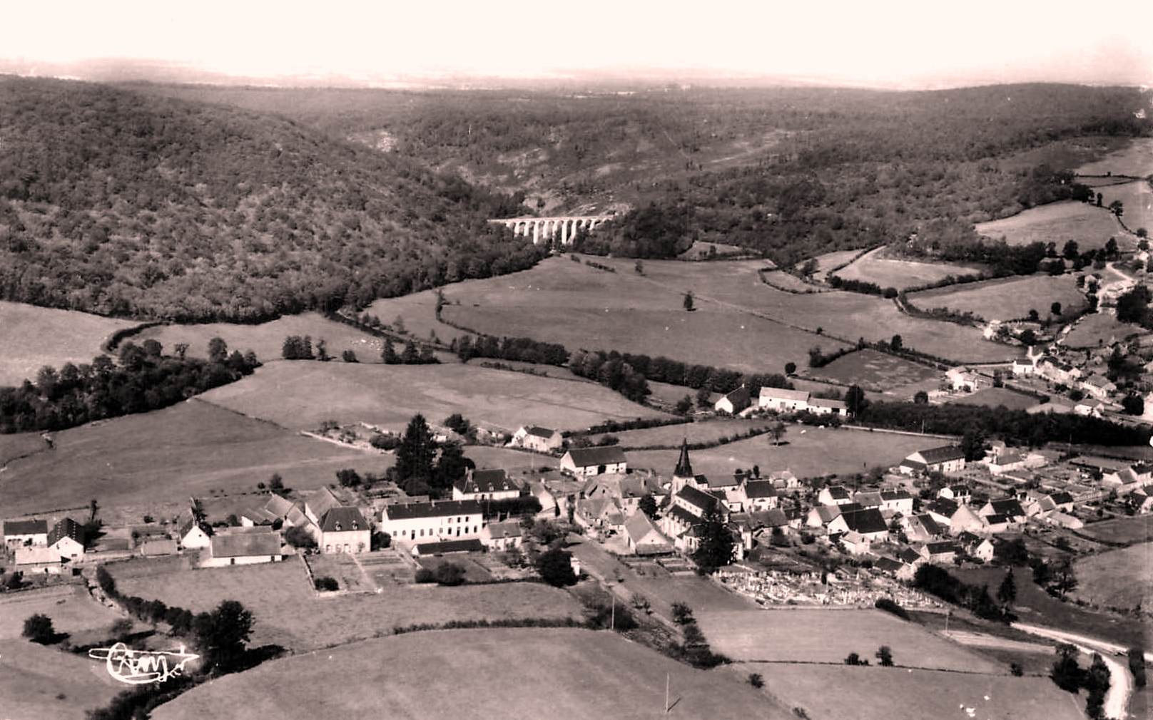 Montreuillon (Nièvre) Vue aérienne CPA