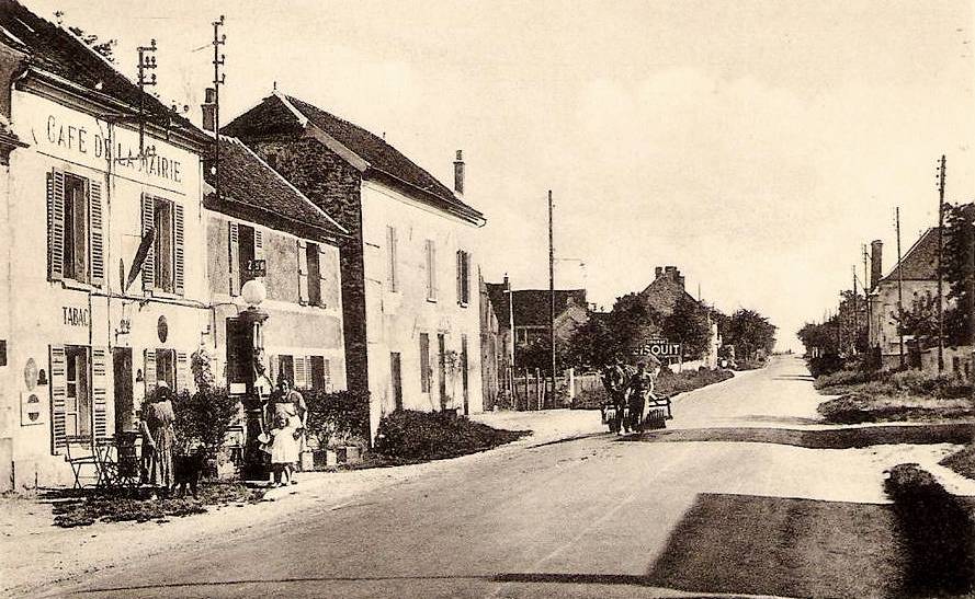 Moulins (Aisne) CPA Café