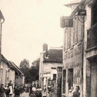 Moulins (Aisne) CPA Rue de la fontaine et café de la gaité