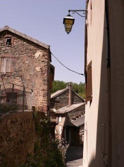 Mounes prohencoux aveyron petite rue derriere l eglise